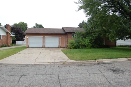 141 Brown Ave, Annandale, MN