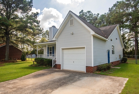 697 Fox Chase Ln, Winterville, NC