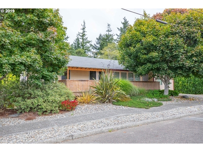 1776 Cottonwood Ave, Coos Bay, OR