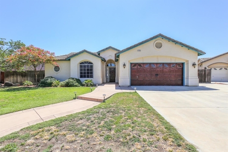1555 W Picadilly Ct, Hanford, CA
