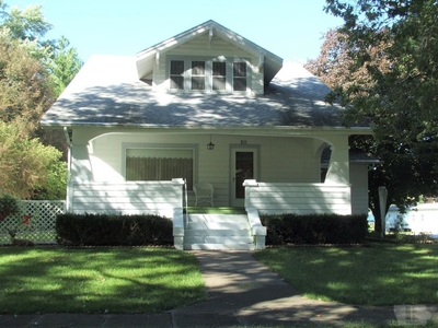 211 2nd St, Griswold, IA