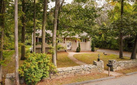 26 Inchcliffe Dr, Gales Ferry, CT