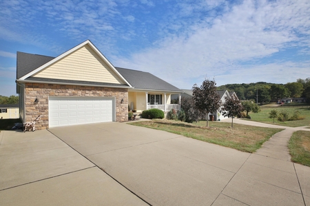 1308 Linnview Xing, Heath, OH