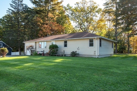 4 Lakeside Dr, Dudley, MA