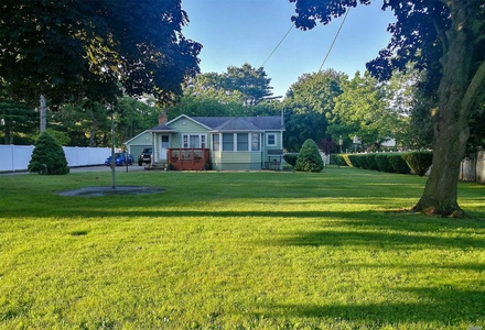10 Ralph Ave, Brentwood, NY
