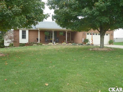 215 Foster Ln, Stanford, KY