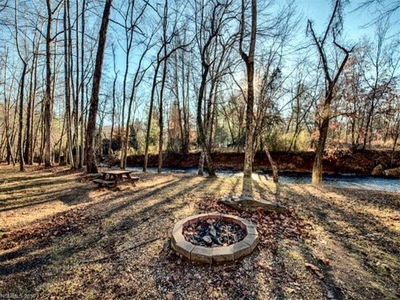 71 Timber Wolf Trl, Cullowhee, NC