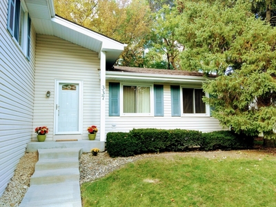 337 Carriage Hill Rd, Naperville, IL