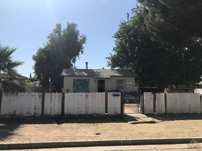 211 Mccord Ave, Bakersfield, CA