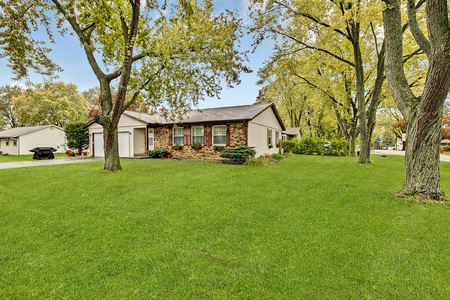 15 Deer Path, Lake In The Hills, IL
