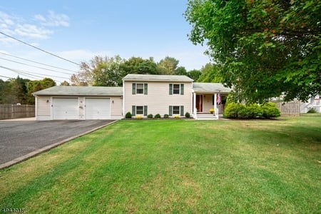 1 Orchard Dr, Chester, NJ