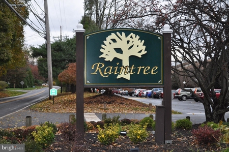 208 Raintree Ln, Malvern, PA