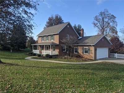 9051 Golf Course Rd, Sugarcreek, OH