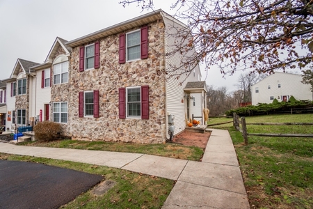 4251 Red Oak Ct, Collegeville, PA