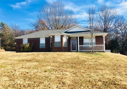 1200 S China Berry Ln, Fayetteville, AR