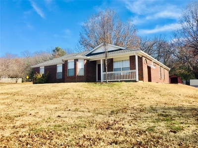 1200 S China Berry Ln, Fayetteville, AR
