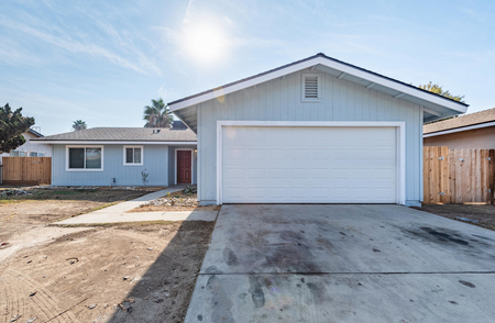 327 W Meadow Dr, Tulare, CA