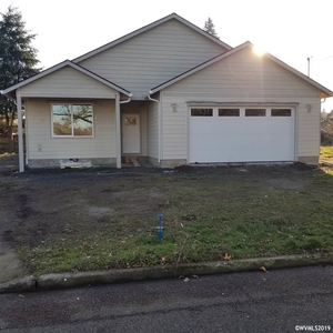 1288 E Lincoln St, Woodburn, OR