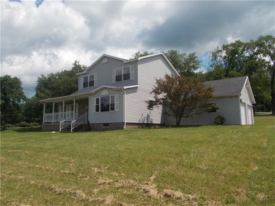 107 Woodford Dr, Evans City, PA