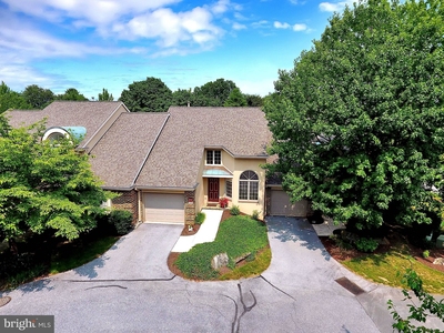 242 Willow Valley Dr, Lancaster, PA