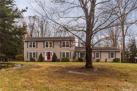 182 Carriage Dr, Southbury, CT