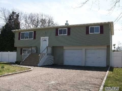 78 Arpage Dr, Shirley, NY