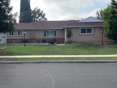 441 W Sample Ave, Fresno, CA