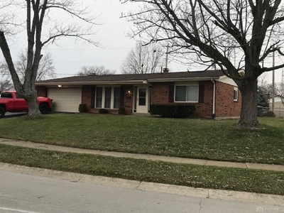 211 Southerly Hills Dr, Englewood, OH