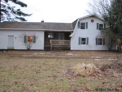 374 Leroux Rd, Middle Grove, NY