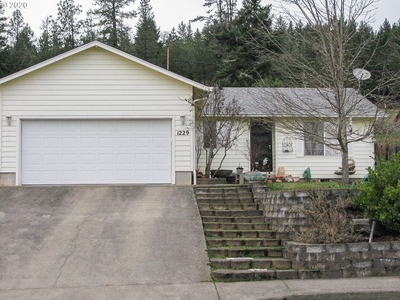 1229 E Fourth Ave, Sutherlin, OR