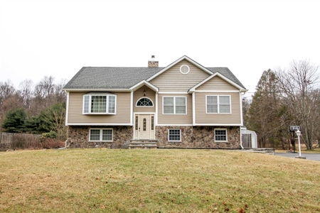 25 Louise Ln, Hopewell Junction, NY
