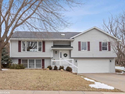 2149 Chad Dr, Coralville, IA