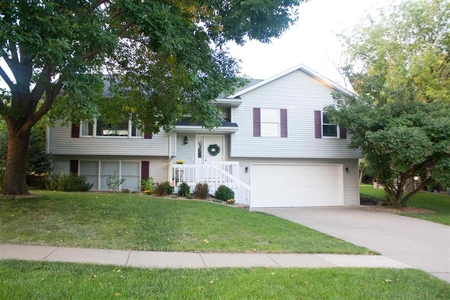 2149 Chad Dr, Coralville, IA