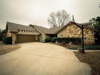 911 Thistlewood Dr, Norman, OK