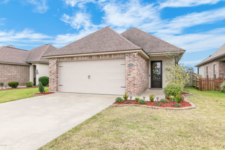 700 Highland View Dr, Youngsville, LA