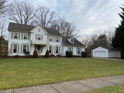 390 Sunnyfield Dr, North Canton, OH