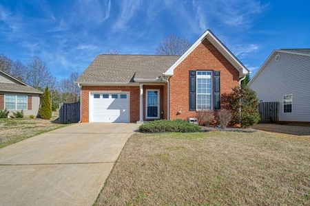 606 Fawn Branch Trl, Boiling Springs, SC