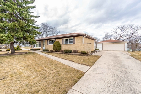 132 Scully Dr, Schaumburg, IL