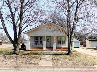 102 S 6th St, Colwich, KS