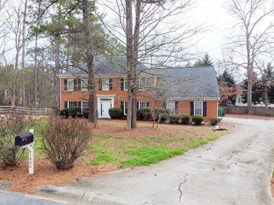1800 Hedge Sparrow Ct, Roswell, GA