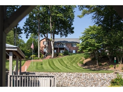 2764 Harbour Pointe Ct, Sherrills Ford, NC