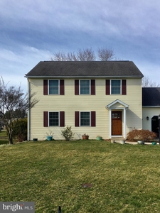 3521 Turnberry Dr, Chambersburg, PA