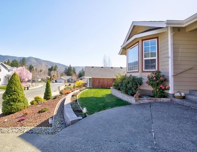1223 Nw Salisbury Dr, Grants Pass, OR