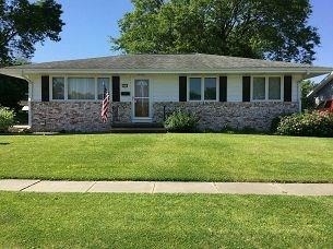 1915 Country Club Dr, Marion, IA