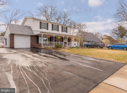29 Mill Dr, Levittown, PA