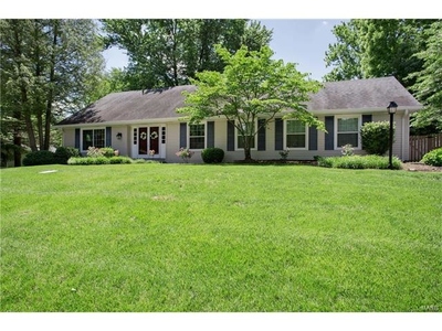306 Brixham Dr, Chesterfield, MO
