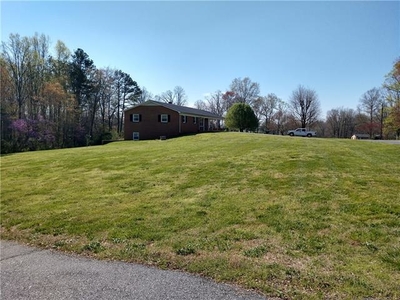 3933 Old Brittain Rd, Hickory, NC