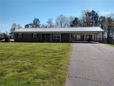 3933 Old Brittain Rd, Hickory, NC