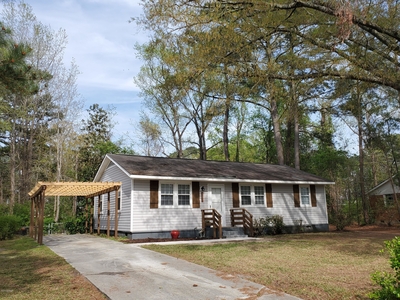 121 Armstrong Dr, Jacksonville, NC