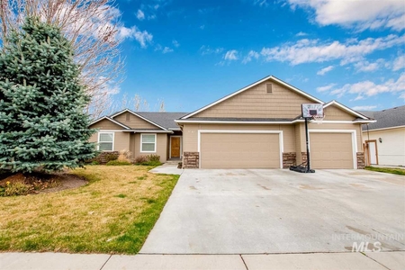 2587 S Skyview Dr, Nampa, ID